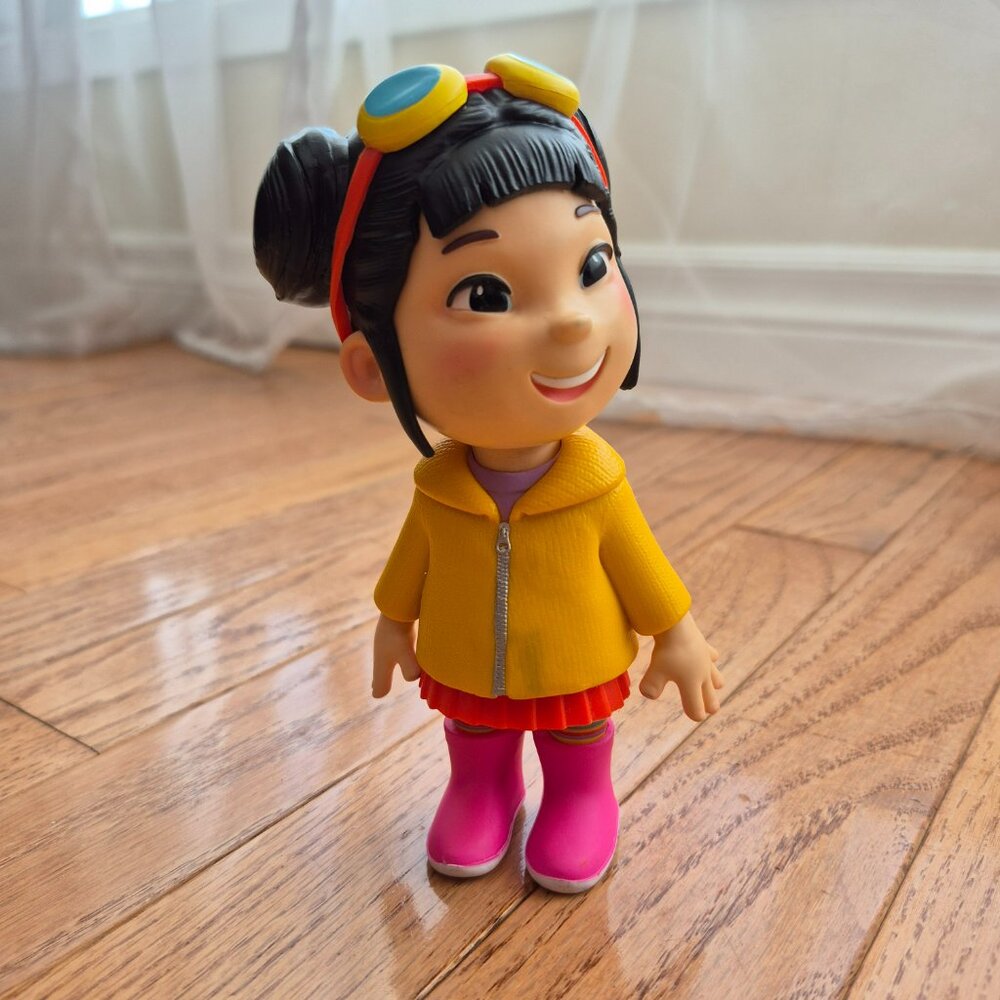 The Turkish Airlines High Five Club Nana My Travel Buddy 6" Plastic Figure